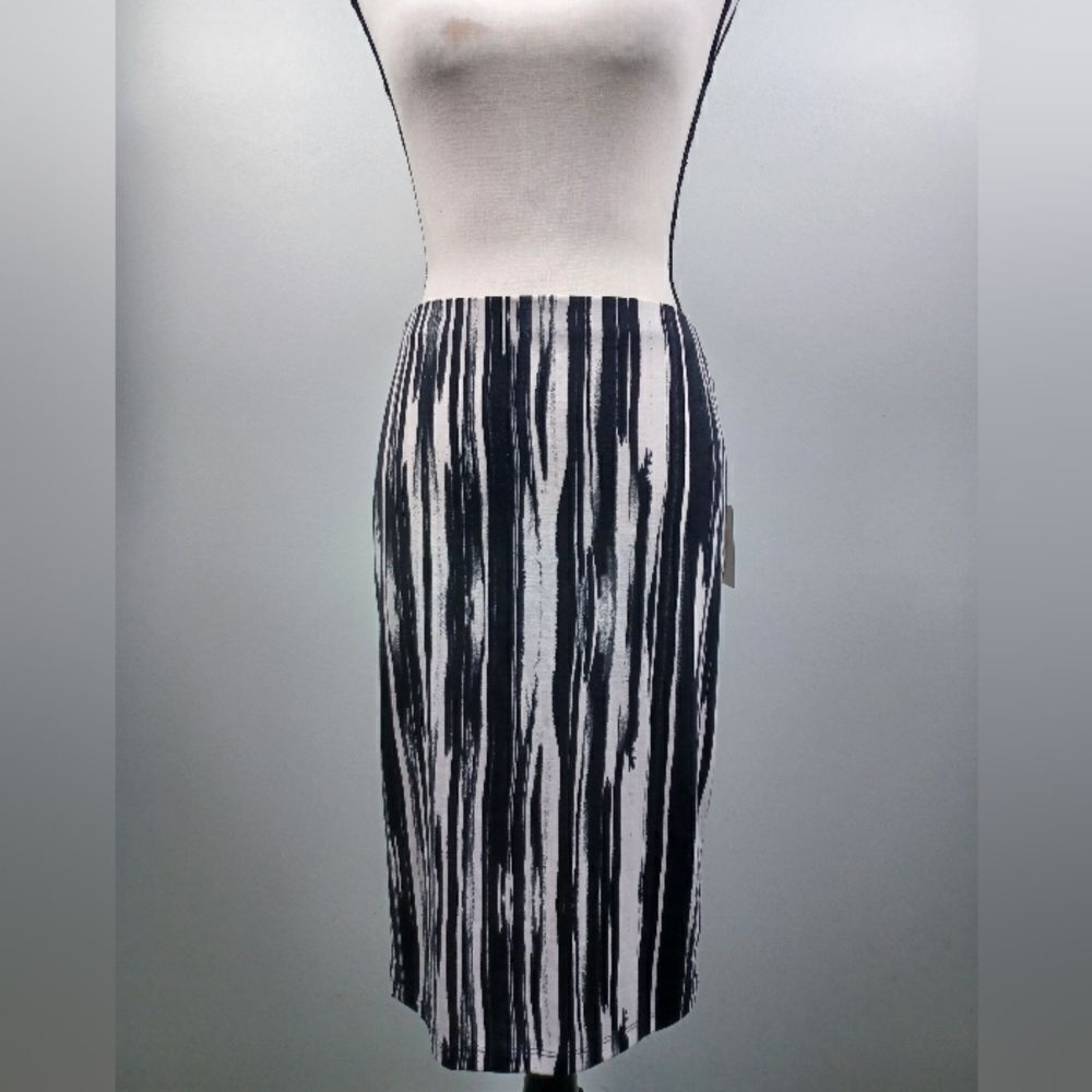 ‼️5/$25‼️ NWT Striped Abstract Patterned Skirt Elegant Casual